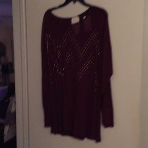 Cupio Maroon tunic w/gold studs